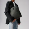 Cabata – Borsa Tote – Pelle di vitello e borchie – Nero Cabata – Borsa Tote – Pelle di vitello e borchie – Nero