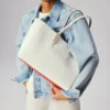 Cabata Small – Borsa Tote – Morbida pelle di vitello e borchie – Bianco Cabata Small – Borsa Tote – Morbida pelle di vitello e borchie – Bianco