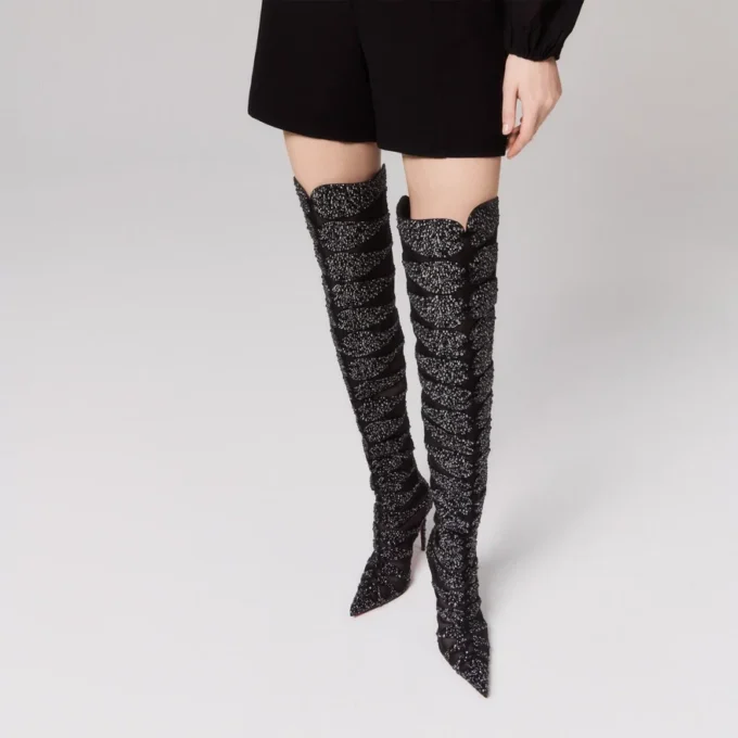 Circus Max Perla Botta Alta – Stivali alti fino alla coscia da 100 mm – Pelle scamosciata, rete e strass – Nero – Donna Christian Louboutin Stati Uniti
