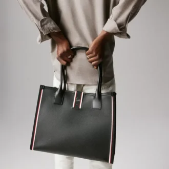 Nastroloubi L – Borsa Tote – Pelle di vitello martellata – Nero Nastroloubi L – Borsa Tote – Pelle di vitello martellata – Nero