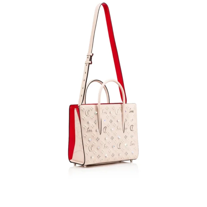 Paloma Medium – Borsa con manico superiore – Pelle di vitello martellata e borchie Loubinthesky – Leche Paloma Medium – Borsa con manico superiore – Pelle di vitello martellata e borchie Loubinthesky – Leche