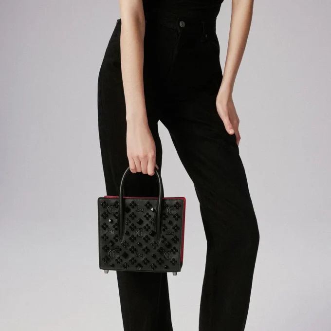 Paloma Mini – Borsa con manico superiore – Pelle di vitello martellata e borchie Loubinthesky – Nero Paloma Mini – Borsa con manico superiore – Pelle di vitello martellata e borchie Loubinthesky – Nero