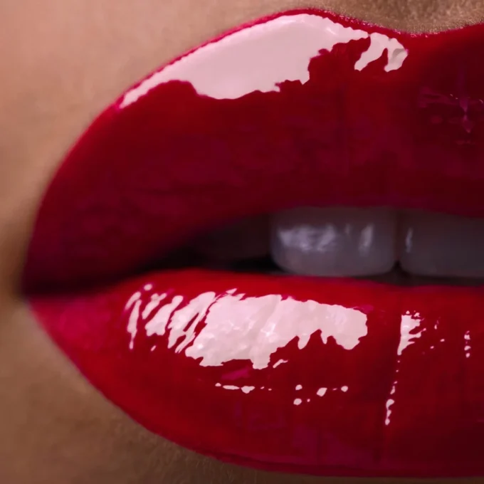 Rouge Stiletto Vinyl Gloss Fire Red 115V Fire Red – Christian Louboutin Bellezza Stati Uniti Rouge Stiletto Vinyl Gloss Fire Red 115V Fire Red – Christian Louboutin Bellezza Stati Uniti