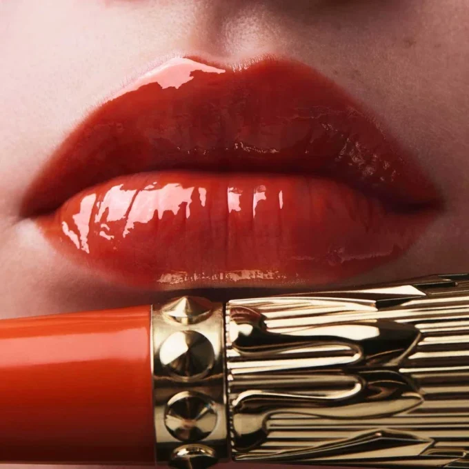 Rouge Stiletto Vinyl Gloss Torrid Peach 530V Torrid Peach – Christian Louboutin Bellezza Stati Uniti
