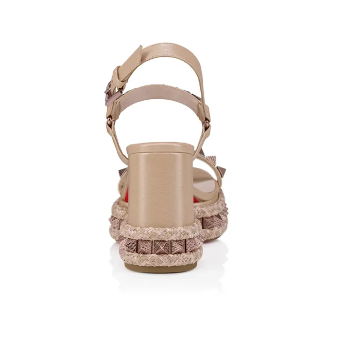 Superaclou – Sandali con cinturini da 85 mm – Pelle nappa perlata – Leche – Donna Superaclou – Sandali con cinturini da 85 mm – Pelle nappa perlata – Leche – Donna