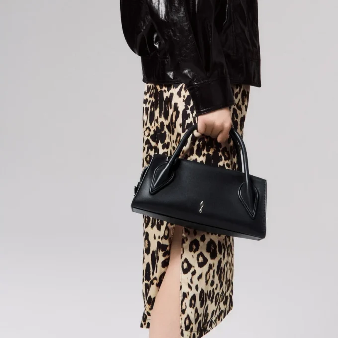 Venus Mini – Borsa a tracolla – Pelle di vitello – Nero Venus Mini – Borsa a tracolla – Pelle di vitello – Nero